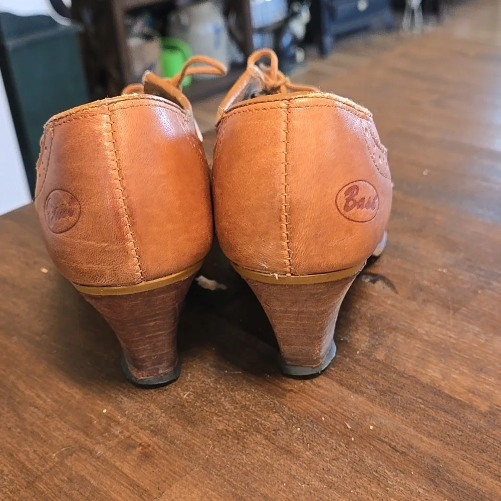Bass Heeled Leather Oxford Womens Size 6